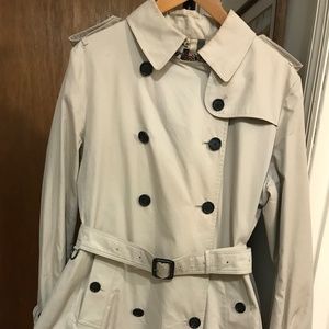 Burberry London Women’s Classic Trench Coat